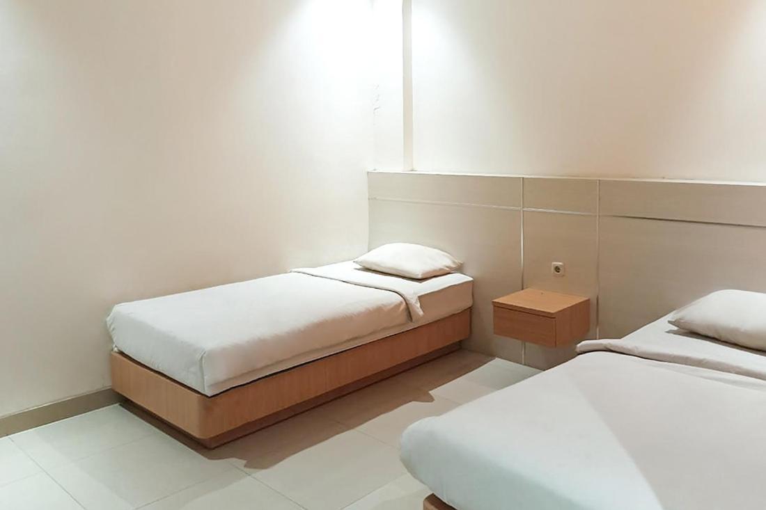 Twospaces Living At Kr Hotel Palembang Exterior foto